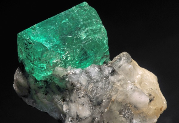 satma-emerald